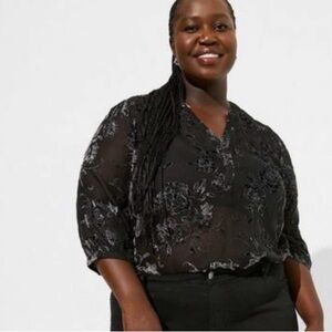 Torrid Burnout Velvet Blouse in Black Dahlia. Size 1X. NWOT.